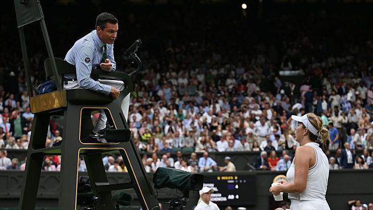 The chair umpire is seen speaking to Anastasia Pavlyuchenkova on court.